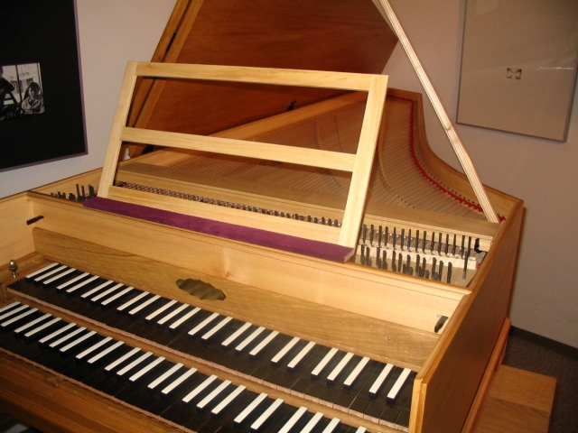 The two manual harpsichord according to Benoist Stehlin, Paris 1760, with appended organ pedal